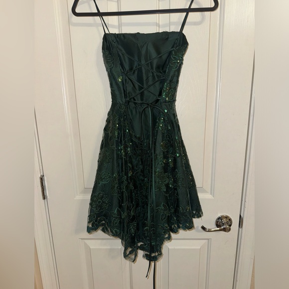 Windsor Joanna Sequin Lace Party Dress - Picture 2 of 5
